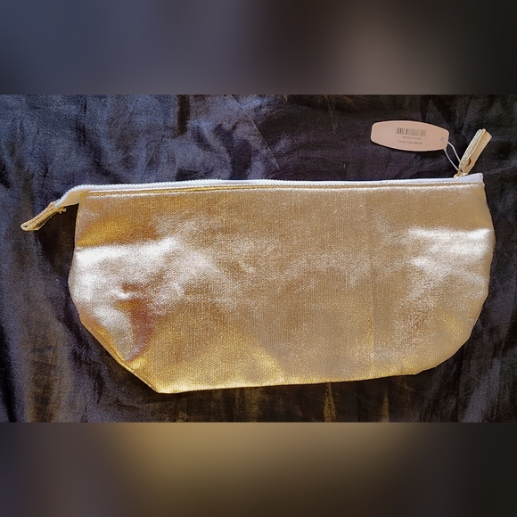 ✨💖 Victoria's Secret - Gold Metallic Zipper Cosmetic Bag – NWT 💖✨ - Picture 5 of 11